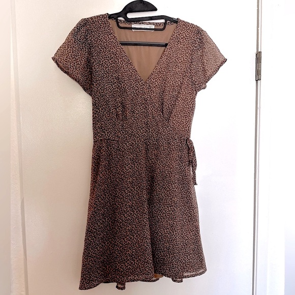 Abercrombie & Fitch Dresses & Skirts - Abercrombie & Fitch Cheetah Print Wrap Dress XS Mini Flutter Sleeve vintage